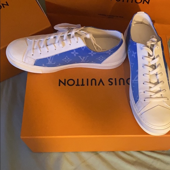 Louis Vuitton - Picture 2 of 7